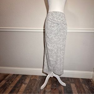 Zara 100% Polyester Mid Rise Slit Skirt Size Medium/ Top also Zara Size M